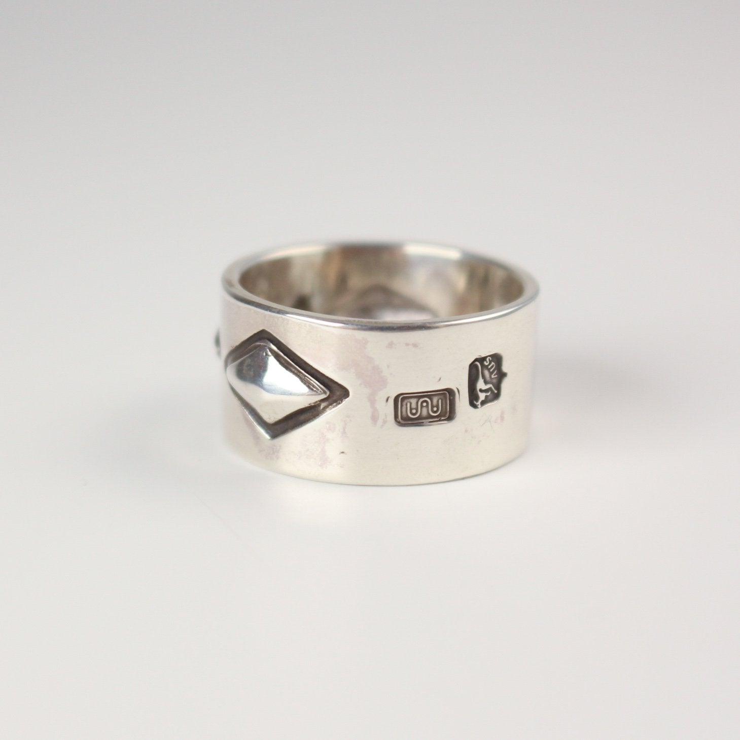 Sebastian Cilento - Triple Repoussé Diamond, Exterior Hallmarked Band