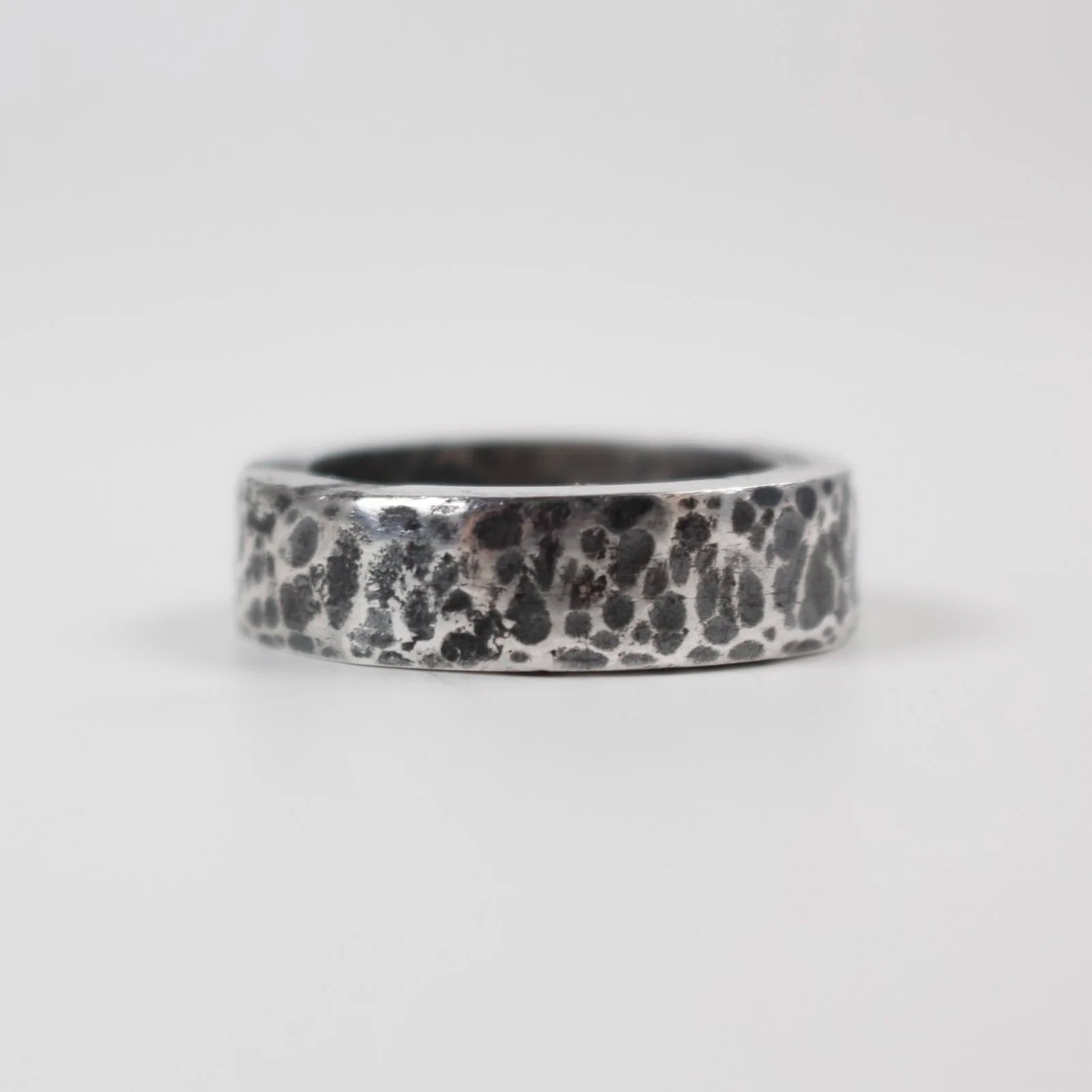 Gon Martin - Hammered Thick Band